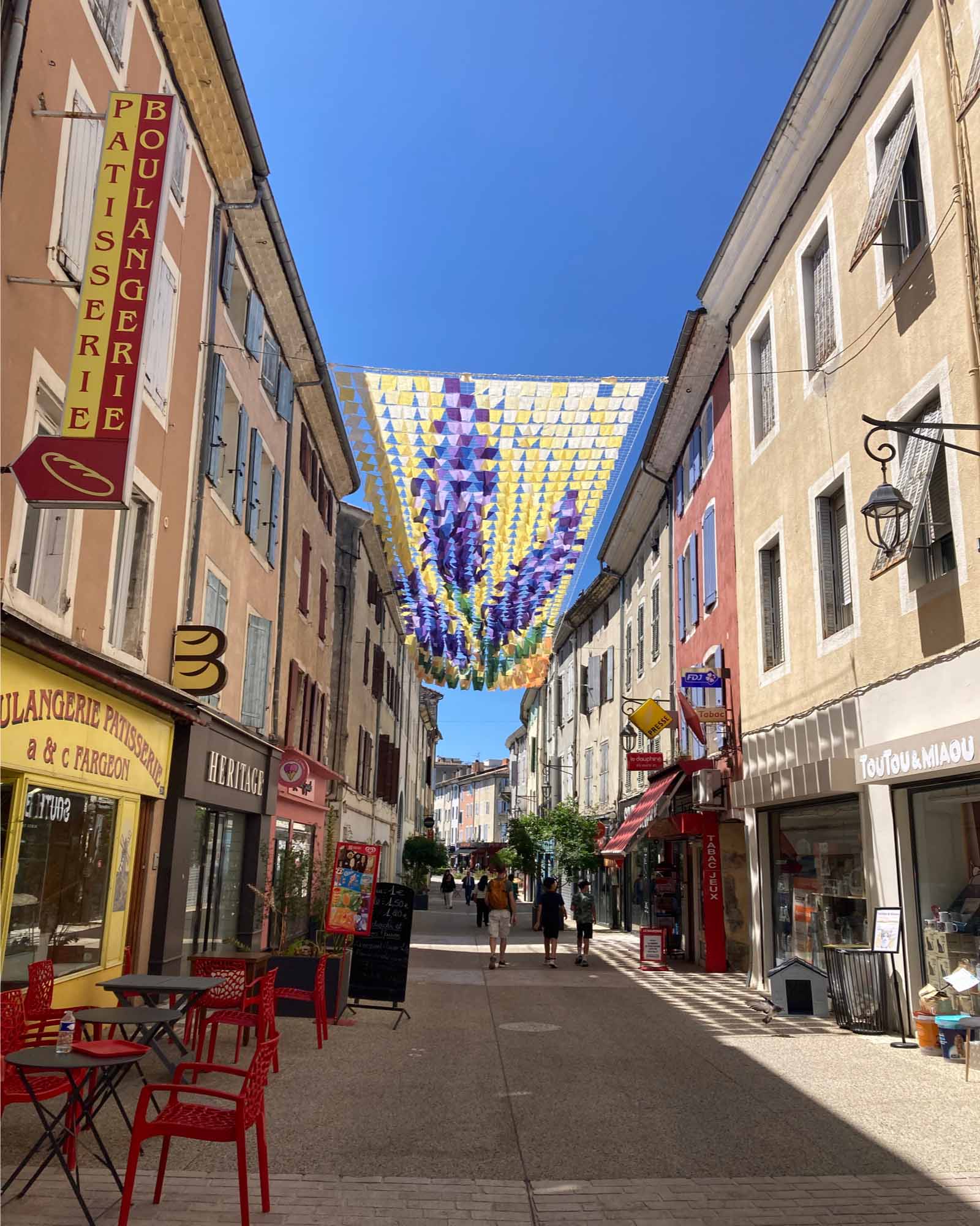 Voile d'ombrage clin d'oeil aux champs de lavande, Montélimar 2025