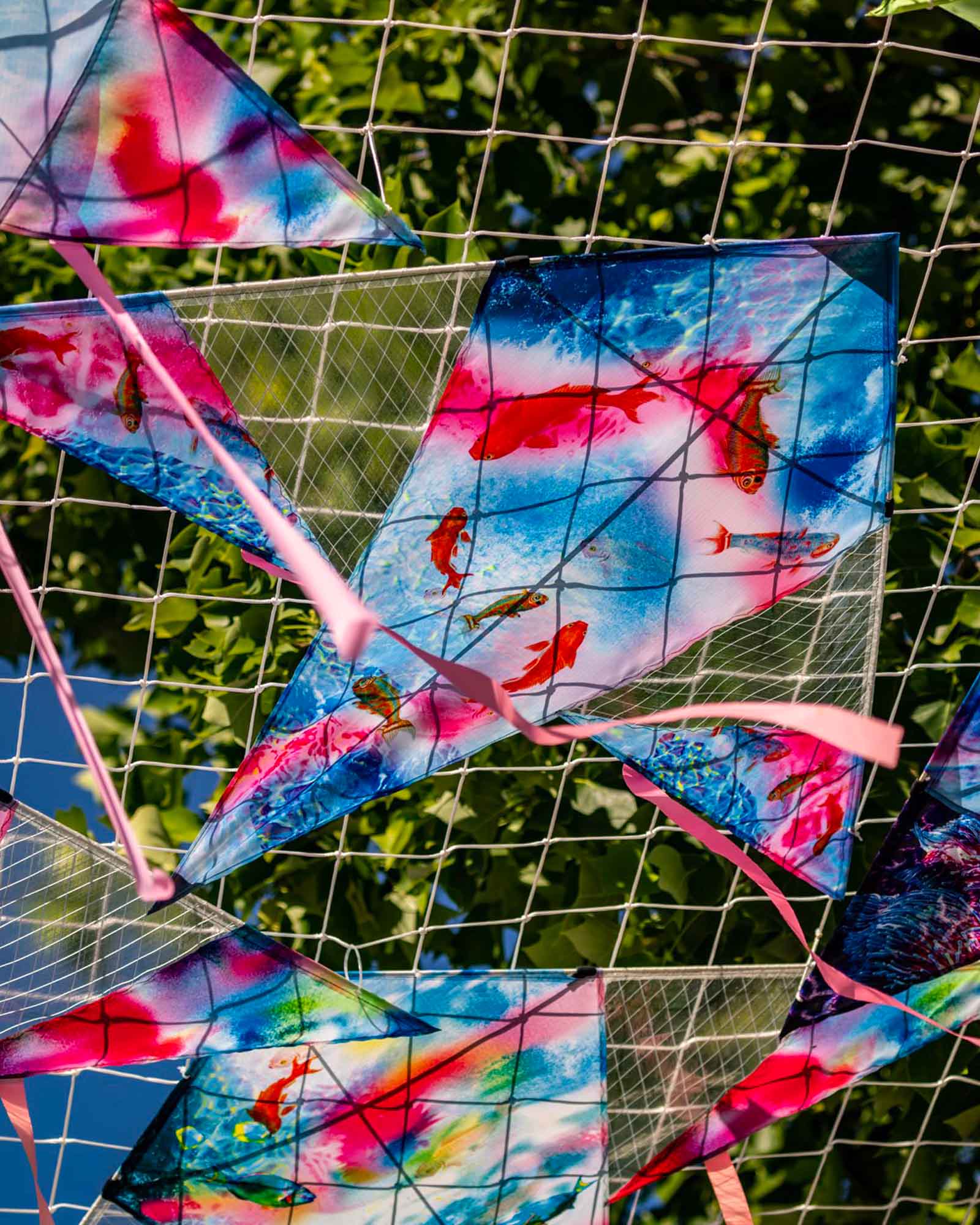 Détail des 400 cerfs-volants suspendus, Bercy Village, Paris 2022
