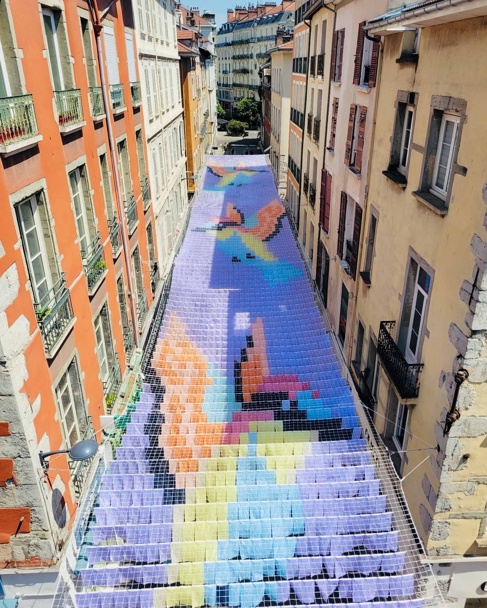 Ciel de rue de 280m² rue de Bonne à Grenoble, installation Chassagnac Atelier